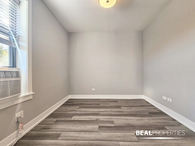 Photo - 3935 N Janssen Ave