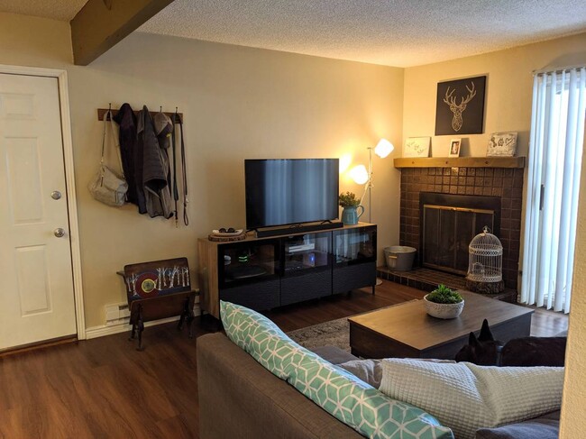 Building Photo - 998 W Beaver Creek Blvd Unit A109