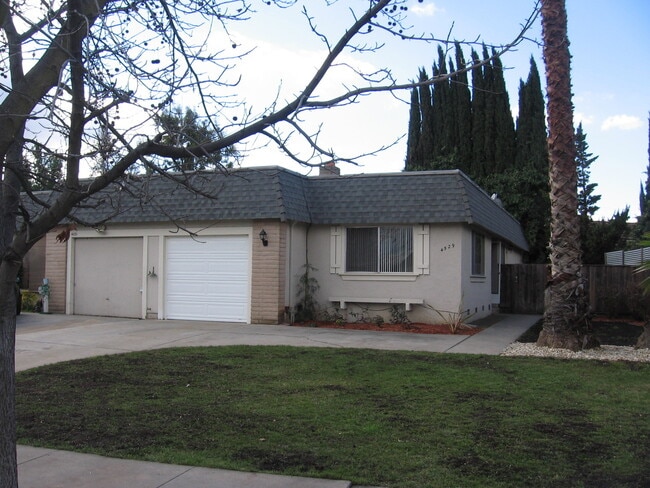 Building Photo - WESSEX Unit 4529