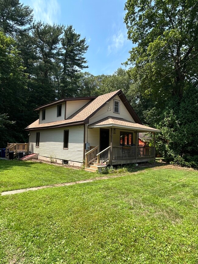 Building Photo - 6 Sleepy Hollow Pentway Rental