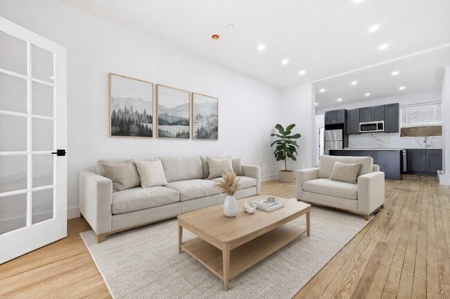 Photo - 1122 Washington St