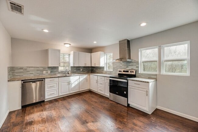 Photo - 500 E Main St