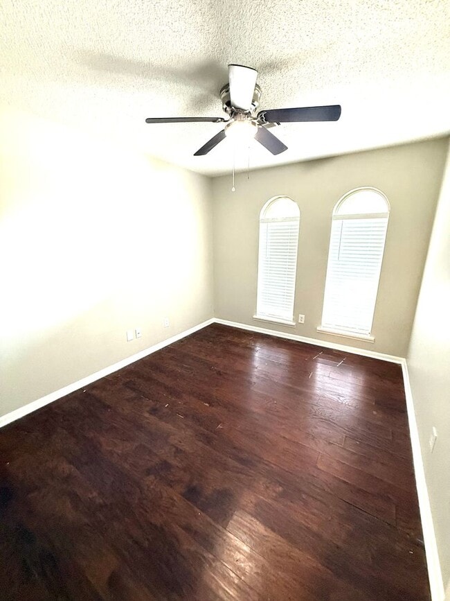 Photo - ** 4 Bed 1.5 Bath located by lagoon park ** Call 334-366-9198 for a self tour