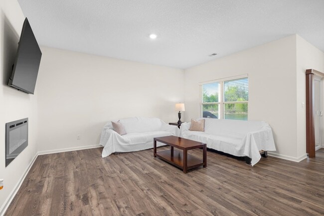 Photo - 4790 Barrett Oaks Dr