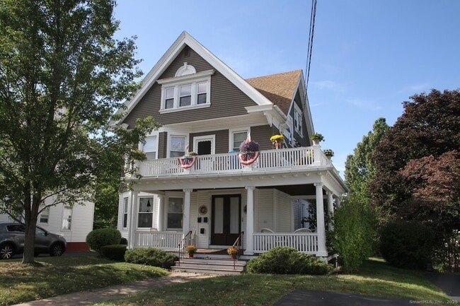 Building Photo - 38 Bradley Ave Unit 3