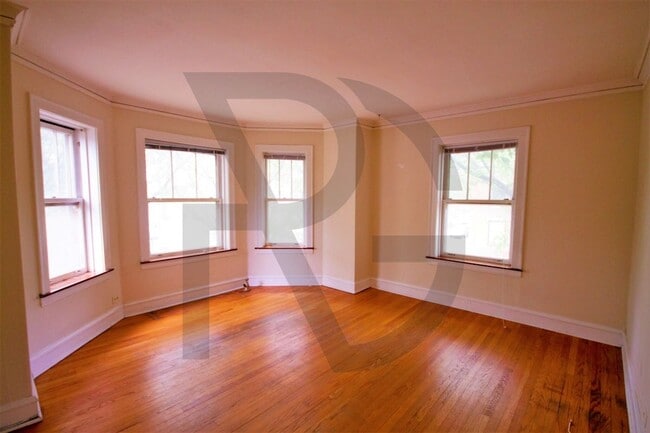Building Photo - 3709 N Hoyne Ave Unit 2