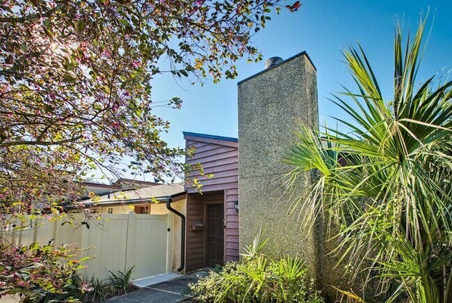 Photo - 569 Arcadia Dr