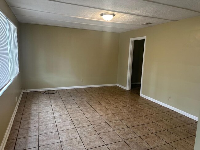 513 Lucille St Unit B