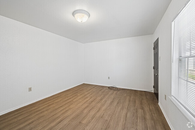 2BR, 1BA - 724SF - Living Room
