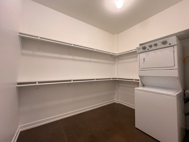 Photo - 1131 W Winona St