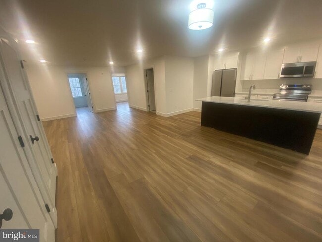 Building Photo - 1087 Mt Tom Rd Unit 203
