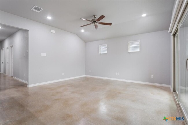Photo - 1468 Dryden Ave