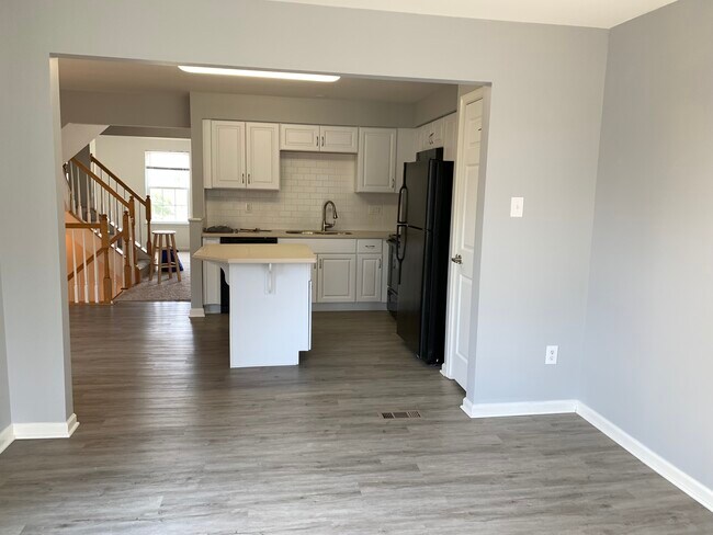 Photo - 1082 Sparrow Way