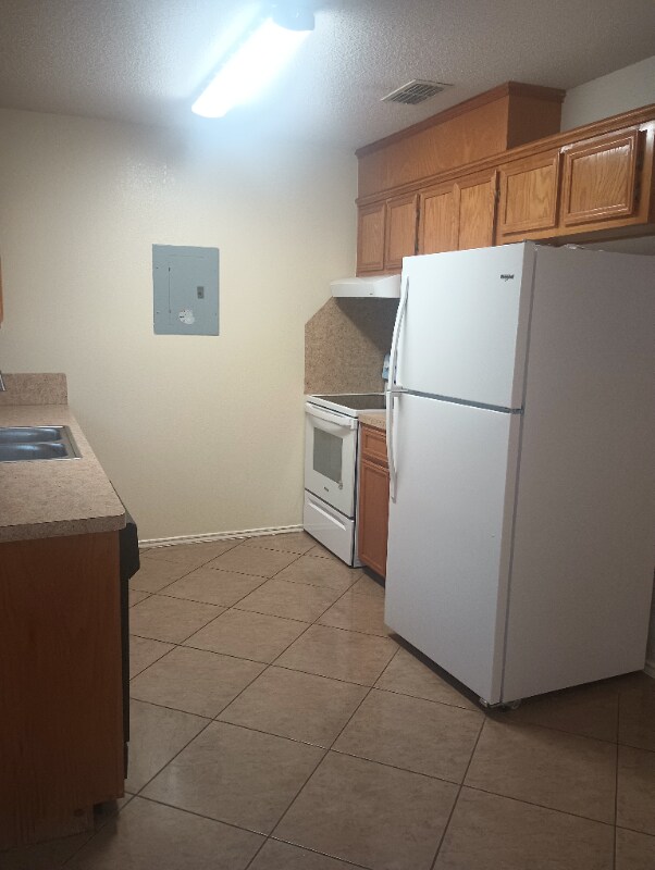 Photo - 915 Lexington Cir Unit 1