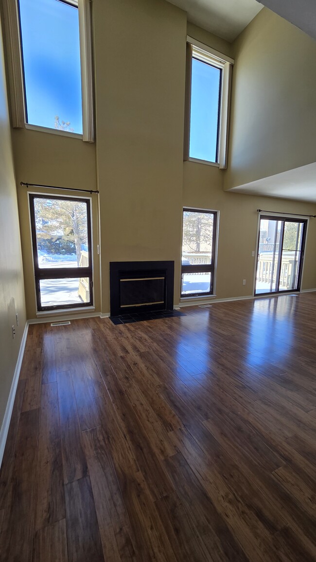 Photo - 653 Glasgow Ct