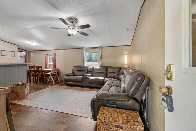 Photo - 106 County Road 3755