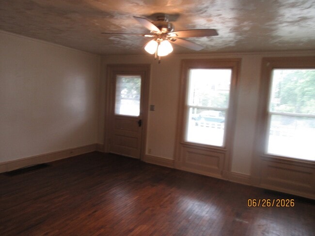 Building Photo - 103 8th St
