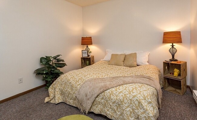 Photo - 1425 N 11th Ave E