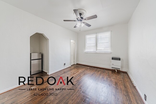Building Photo - 826 S Hobart Blvd Unit 303