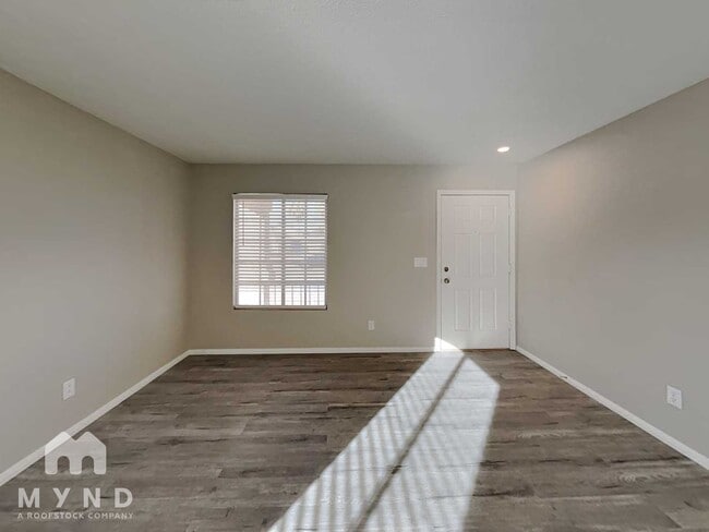 Photo - 5910 Hilmont St