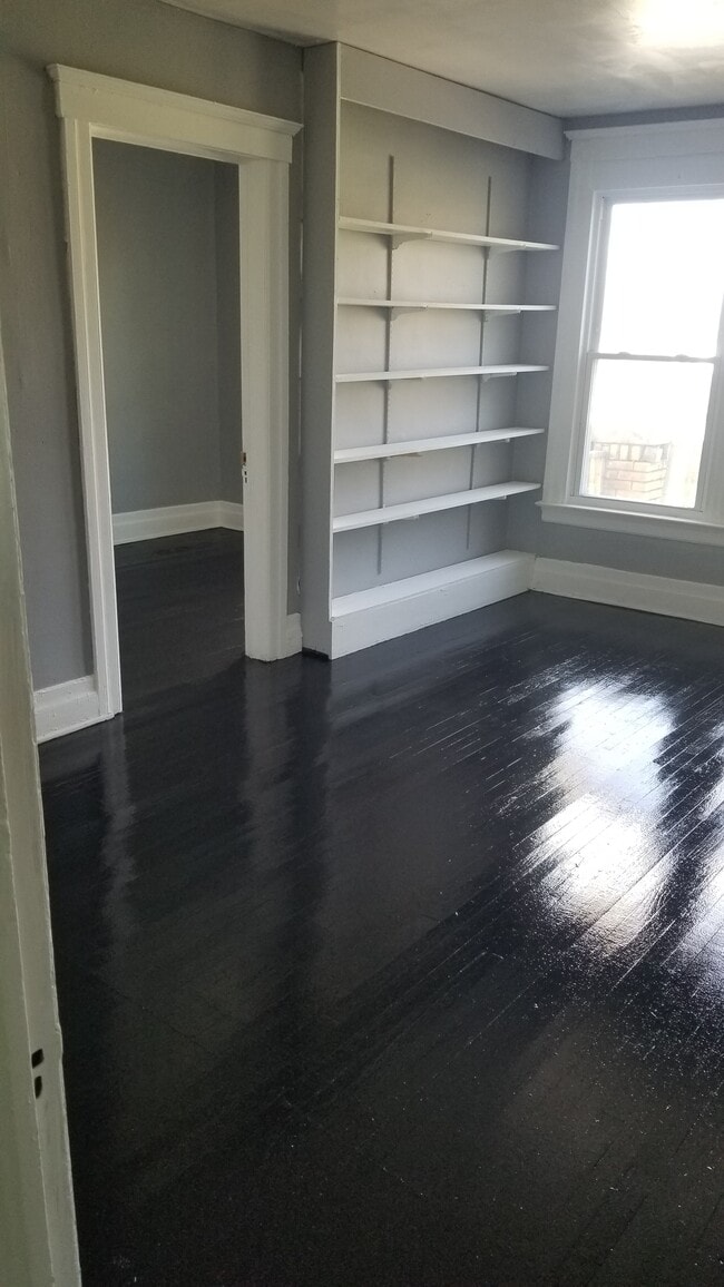 4865 Dubois St Unidad Dubois- 2nd loor Apartmen