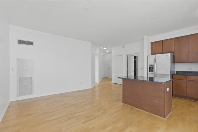 Photo - 1134 W Granville Ave Unidad 1003