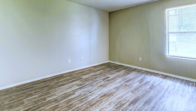 Photo - Shady Oaks Apartments