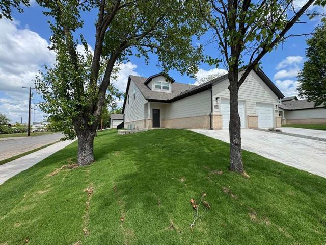 Building Photo - 419 W Dulin St