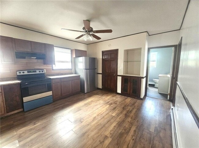 Photo - 256 Japonica St