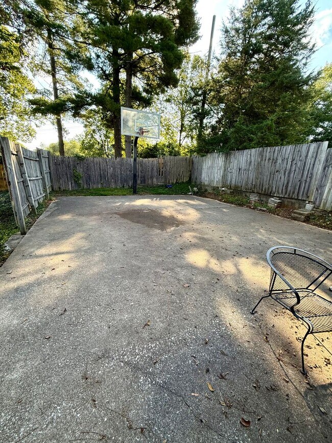 Photo - 3 BEDROOM NEAR CAMPUS AVAIL AUGUST 2026 @ $3,000 Monthly