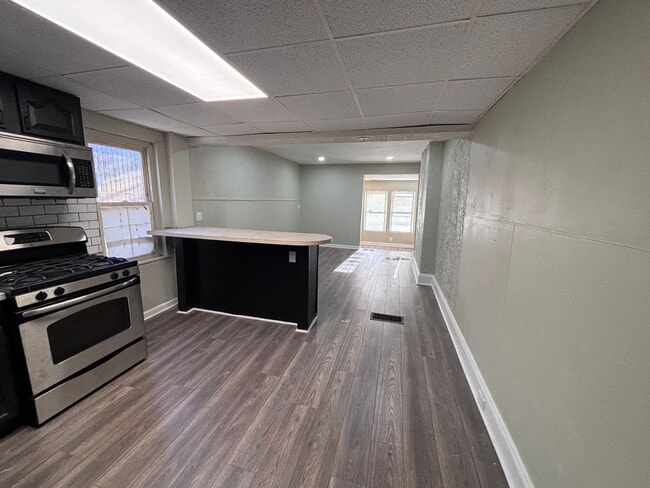 Photo - 1636 E State St Unit apt 1
