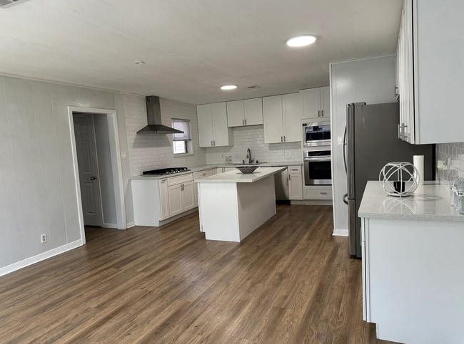 Hermosa cocina remodelada - 3806 Tilson Ln