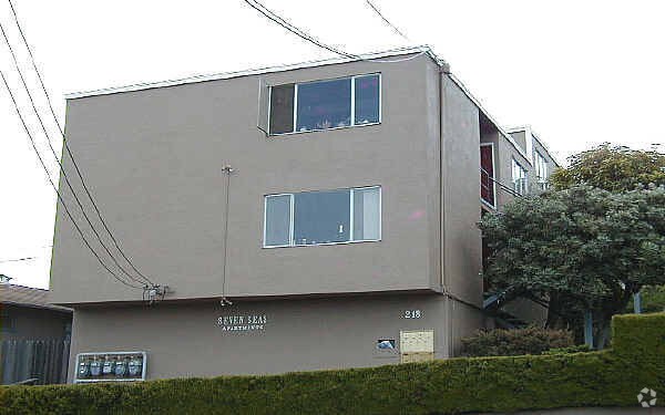 The Seven Seas Apartments - The Seven Seas Apartments