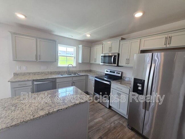 Photo - 310 Beresford Wy