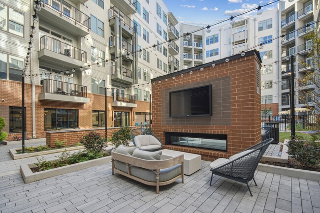 Link Apartments® Calyx