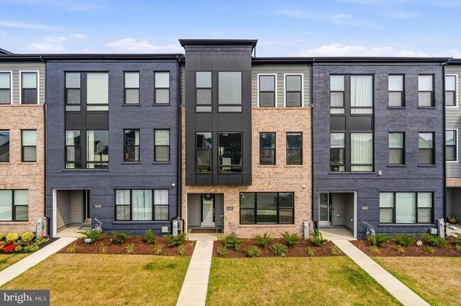 Building Photo - 16007 Hyde Pk Pl