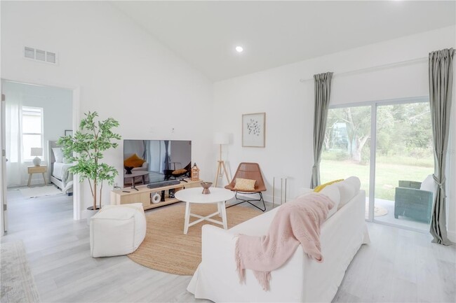 Photo - 511 Marion Oaks Ln