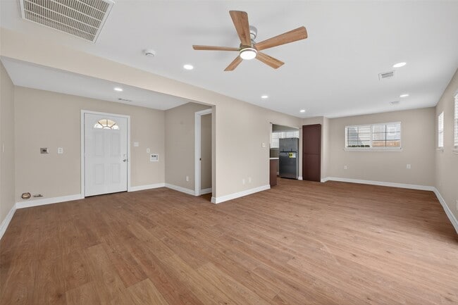 Photo - 7927 Brays St