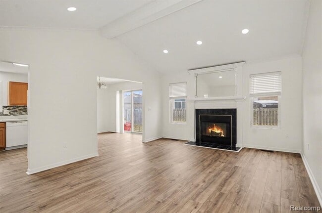 Photo - 21864 Laurel St