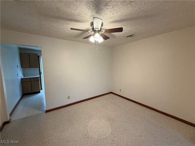 Photo - 52 Southwoods Ave