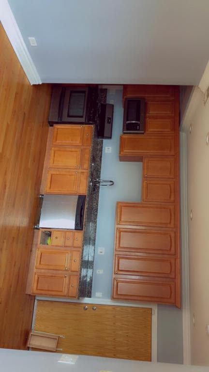 Photo - 917 E 78th St