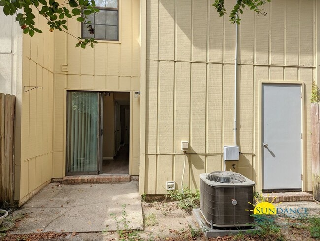 Building Photo - Nice 2 Bedroom Townhouse in Fort Walton Be...