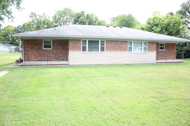 Building Photo - 2 BR Duplex in Avon!