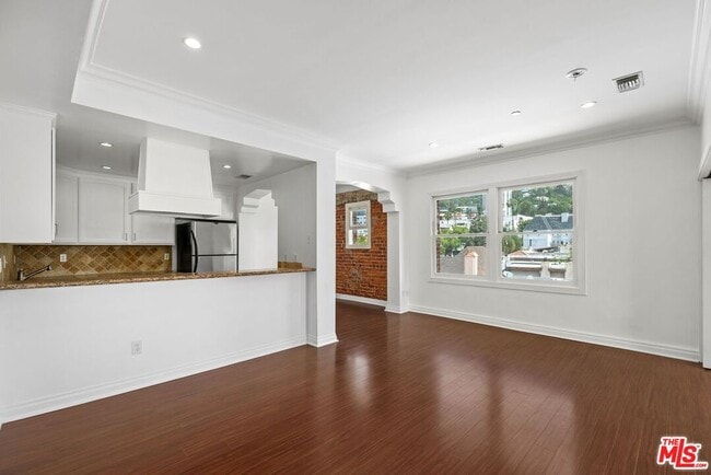 Building Photo - 1236 Flores St Unit 108 Rental