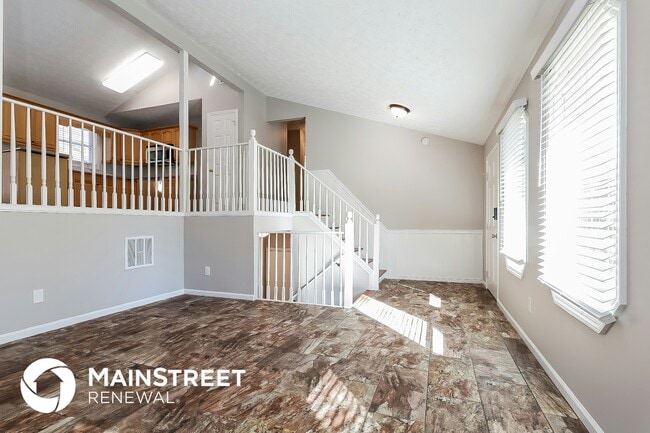Photo - 541 Canterbury Ln