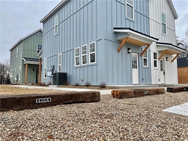 Photo - 628 W Price Ave