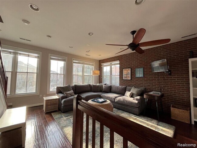 Photo - 519 Lewis St