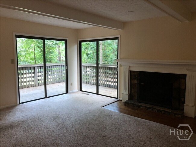 Photo - 195 Woodstone Dr