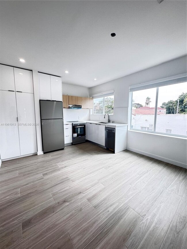 Photo - 2855 Royal Palm Ave Unit 4