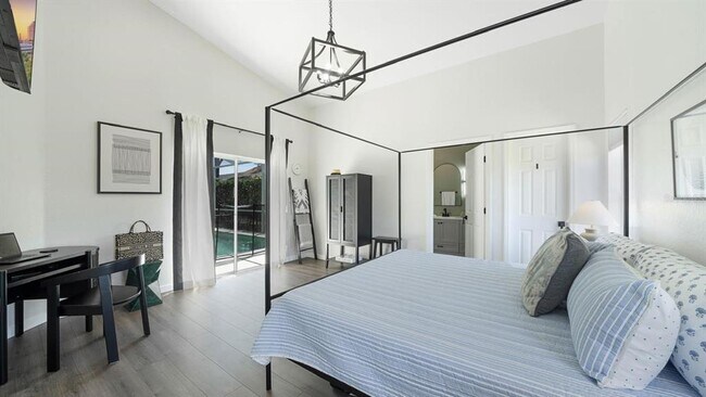 Photo - 484 Windsor Pl